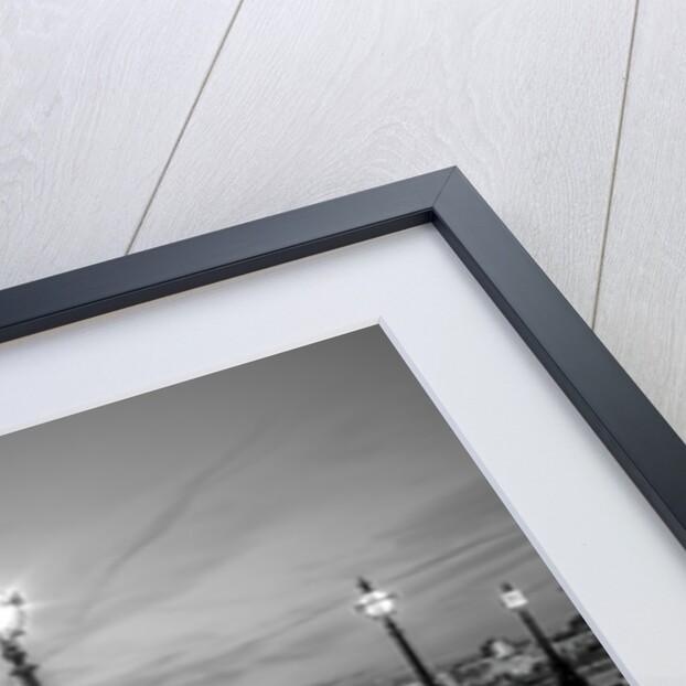 Thames promenade, London by Assaf Frank